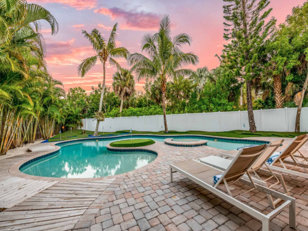 Walk to the Beach Three Bedroom Rental Home in Anna Maria